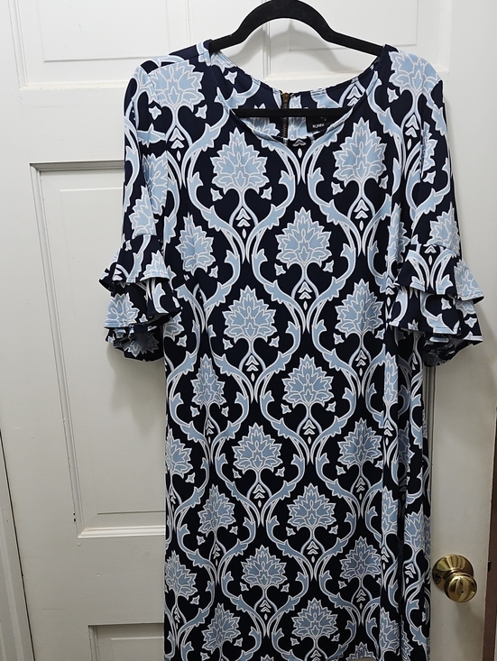 Ronni Nicole Dresses & Skirts - Ronni Nicole Navy and Light Blue Patterned Ruffle Sleeve Dress